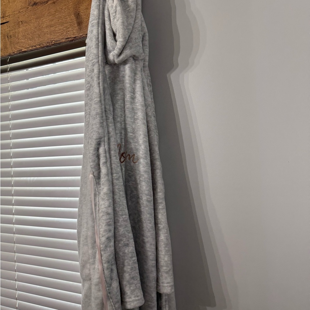 Gray 'Mom' Embroidered Robe - Picture 2 of 3
